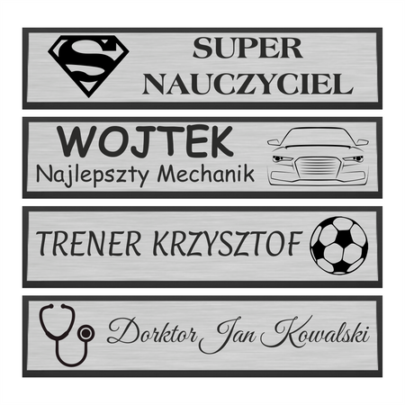 Drewniana podstawka z srebrną tabliczką – elegancki dodatek biurkowy z dedykacją