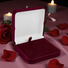 Pudełko welurowe bordowe z atłasem – elegancka oprawa dla biżuterii i prezentów