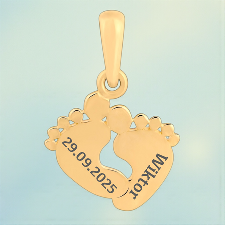 Złoty wisiorek stópki 0,40 g próba 585 – przywieszka z grawerem gratis