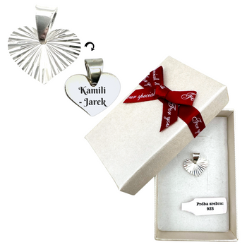 Personalizowany Miłosny Prezent dla Niej - Srebrny Wisiorek pr. 925 Diamentowane Serce z Grawerem GRATIS w Eleganckim Pudełku z Kokardką