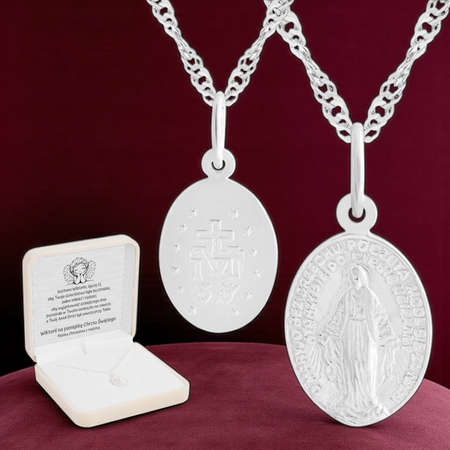 Zestaw srebrny: medalik Matka Boska + łańcuszek + kremowe pudełko + tabliczka z grawerem