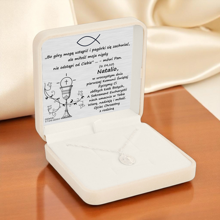 Zestaw srebrny: medalik Matka Boska + łańcuszek + kremowe pudełko + tabliczka z grawerem