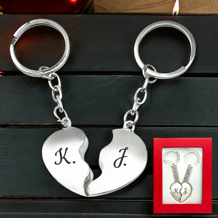 Para breloków dla par – Połówki Serca z Personalizowanym Grawerem GRATIS w Eleganckim Pudełku, Prezent na Walentynki, Rocznicę lub Ślub