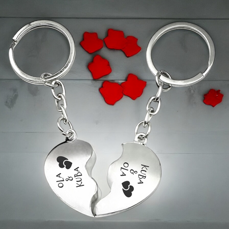 Para breloków dla par – Połówki Serca z Personalizowanym Grawerem GRATIS w Eleganckim Pudełku, Prezent na Walentynki, Rocznicę lub Ślub