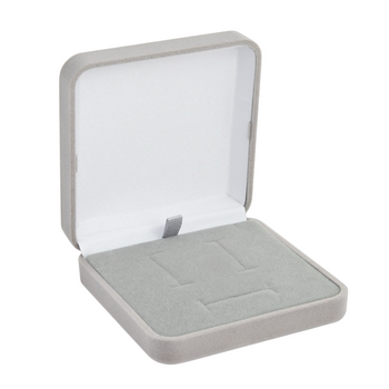 Szare pudełko welurowe na medalik, łańcuszek lub biżuterię – eleganckie opakowanie prezentowe
