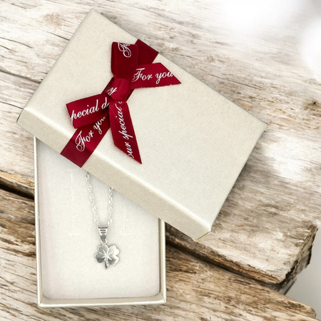 Srebrny Naszyjnik 925 z Koniczynką – Łańcuszek Singapur, Personalizowany Upominek z Grawerem