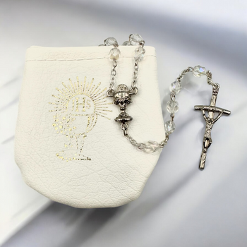 Różaniec Komunijny z Opalizującymi Kryształkami w Etui – Prezent Religijny na Chrzest i Bierzmowanie