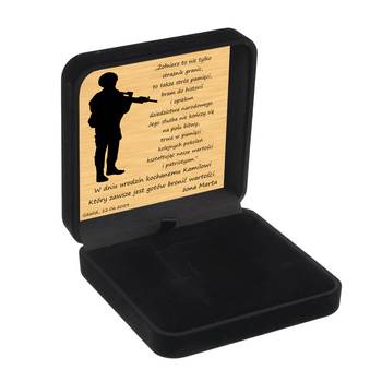 Czarne pudełko welurowe z atłasem + złota tabliczka z dedykacją